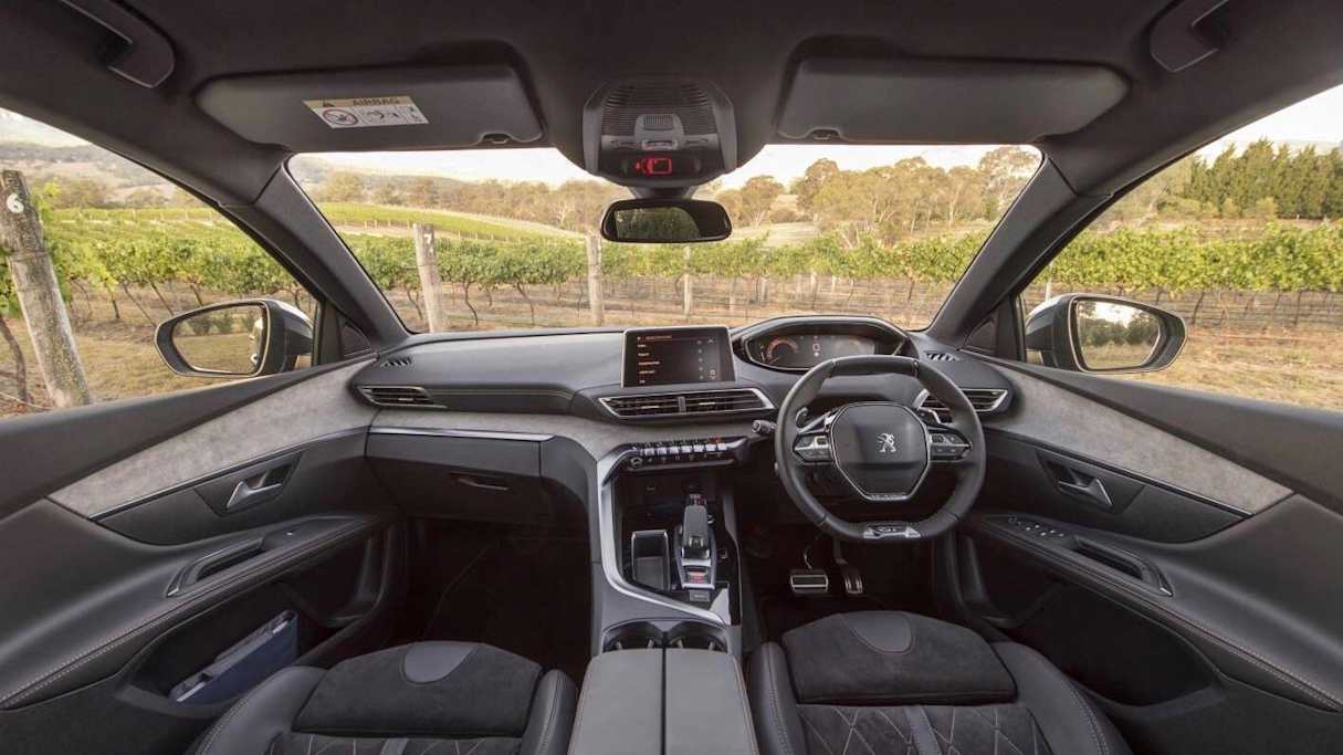 The 5008 GT-Line and GT are equipped with a free 00 Premium Pack as part of the celebrations.